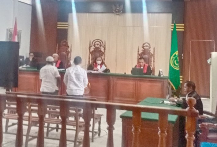 Sidang perkara dugaan tipikor pengadaan perahu fiber kasko 40 PK dan mesin tempel 50 PK di Pengadilan Tipikor Papua Barat di Manokwari, pekan lalu. Foto: HEN