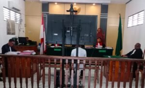 Sidang perkara dugaan pembunuhan berencana atas terdakwa Murit di PN Manokwari, dipimpin ketua majelis hakim, Muslim M. Ash Siddiqi, SH dengan agenda pembacaan tuntutan JPU, Ibrahim Khalil, SH, MH, Kamis (27/6/2024). Foto: TIM2