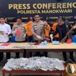 Kapolresta Manokwari, Kombes Pol. R.B. Simangungsong menggelar konferensi pers di Polresta Manokwari, Jumat (23/8/2024). Foto: AND