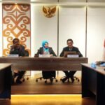 Majelis komisioner KIP Papua Barat menggelar sidang sengketa informasi yang dihadiri Pansel DPR Papua Barat jalur Pengangkatan selaku Termohon dan Matius G. Ramar selaku Pemohon di Sekretariat KIP Papua Barat, Rabu (23/4/2025). Foto: IST