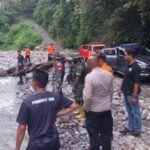 Operasi SAR gabungan untuk mencari korban banjir dan tanah longgsor di Kampung Mayes, Catubow, Kabupaten Pegaf, Minggu (18/5/2025). Foto: Humas SAR Manokwari
