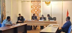 Sidang sengketa informasi antara Pemohon, Matius Gun Ramar Vs Termohon, Pansel DPR Papua Barat jalur Otsus di Diskominfosantik Provinsi Papua Barat, Rabu (7/5/2025). Foto: FSM