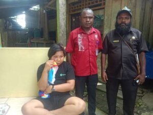 Kondisi Direktur Panah Papua, Sulfianto Alias mengalami luka berat usai dianiaya kelima terdakwa, beberapa waktu lalu. Foto: DOK