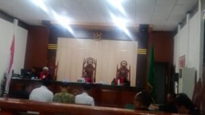 Sidang perkara tipikor pemberian fasilitas kredit di BRI KCP Manokwari Kota dengan agenda pembacaan tuntutan JPU, Hasrul, SH di Pengadilan Tipikor Papua Barat pada PN Manokwari, Rabu, 25 Juni 2025 malam. Foto: TIM2
