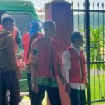 Terdakwa, Yahya Himawan alias Gamblong tiba di PN Manokwari, Senin (20/4/2026). Foto: SDR