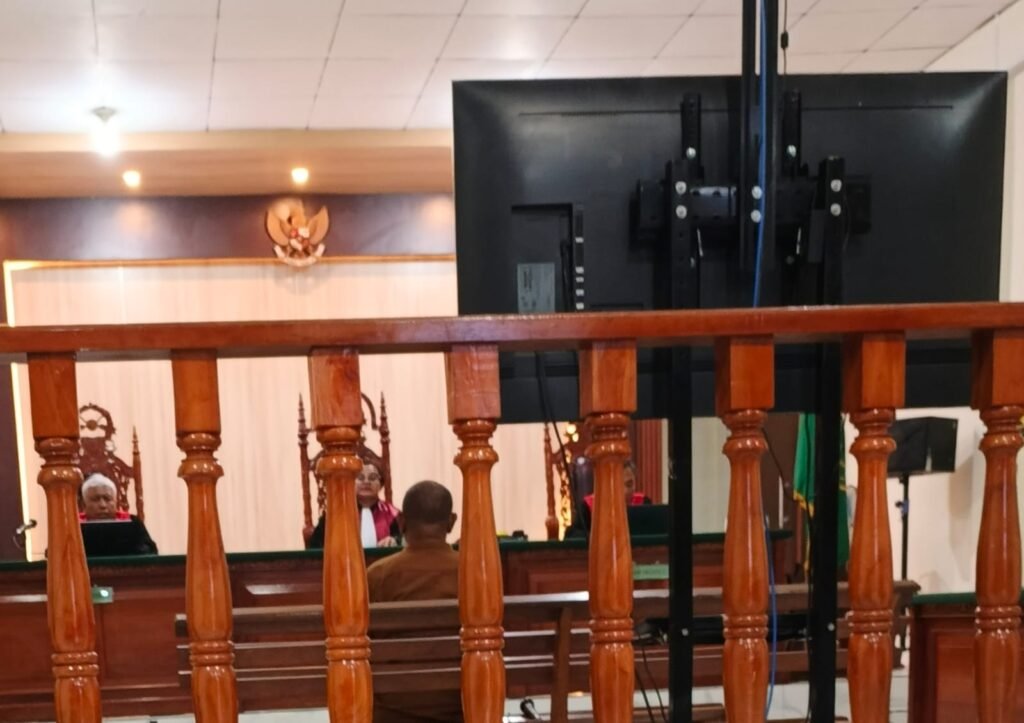 Sidang perkara tipikor kegiatan MBS pada Dinas Pendidikan Kabupaten Teluk Bintuni dengan agenda pembacaan putusan, Kamis (30/4/2026). Foto: TIM2