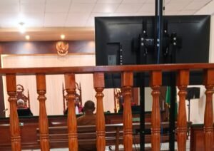 Sidang perkara tipikor kegiatan MBS pada Dinas Pendidikan Kabupaten Teluk Bintuni dengan agenda pembacaan putusan, Kamis (30/4/2026). Foto: TIM2